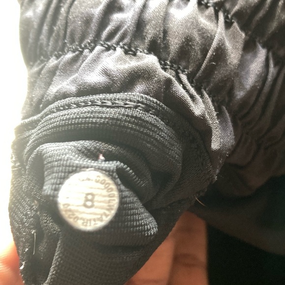 Lululemon Hotty Hot Short II *2.5" Low rise - Picture 4 of 4